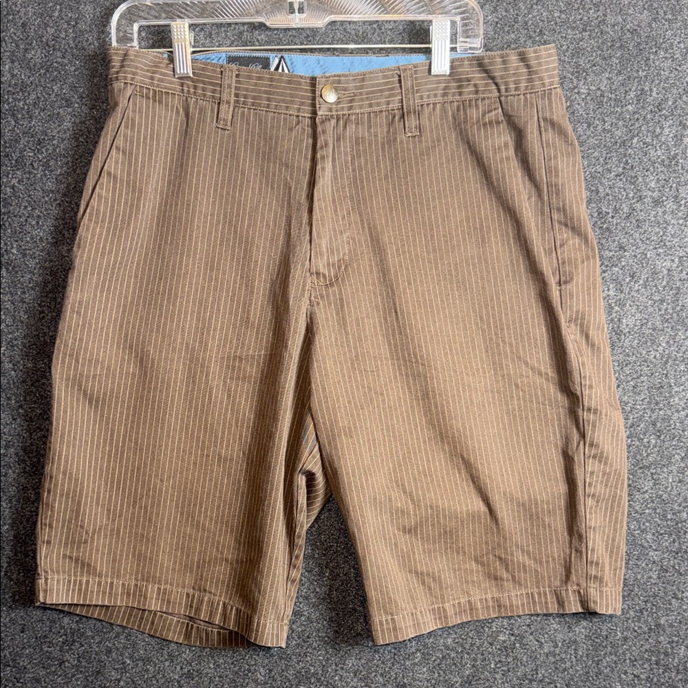 Volcom Corpo Class Mens Pinstripe Chino Shorts Brown Tan Skate Casual